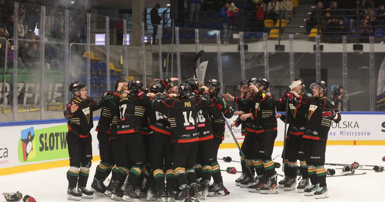 Radość hokeistów GKS Tychy po zwycięstwie w finale Pucharu Polski