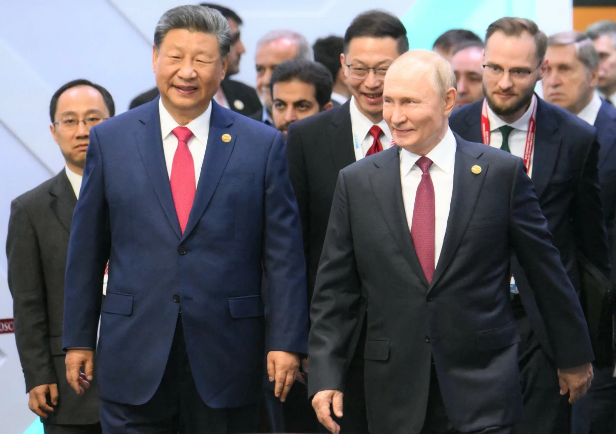 Prezydent Chin Xi Jinping w noworocznym przesłaniu do swego rosyjskiego odpowiednika Władimira Putina oświadczył, że Chiny i Rosja "idą ręka w rękę sprawiedliwą drogą niezaangażowania i unikania konfrontacji". Xi zapewnił też, że będzie działał na rzecz "pokoju światowego".