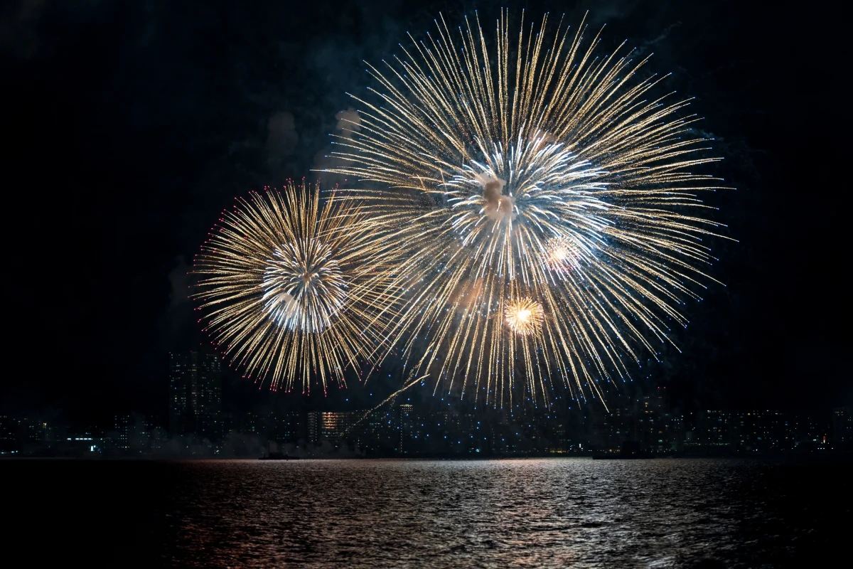 Mieszkańcy Republiki Kiribati na Pacyfiku jako pierwsi świętowali nadejście Nowego Roku. Stało się to o 11:00 czasu polskiego. Ostatni będą świętować Amerykanie. U nich dopiero w środę rano czasu polskiego nastanie 2025 rok. 