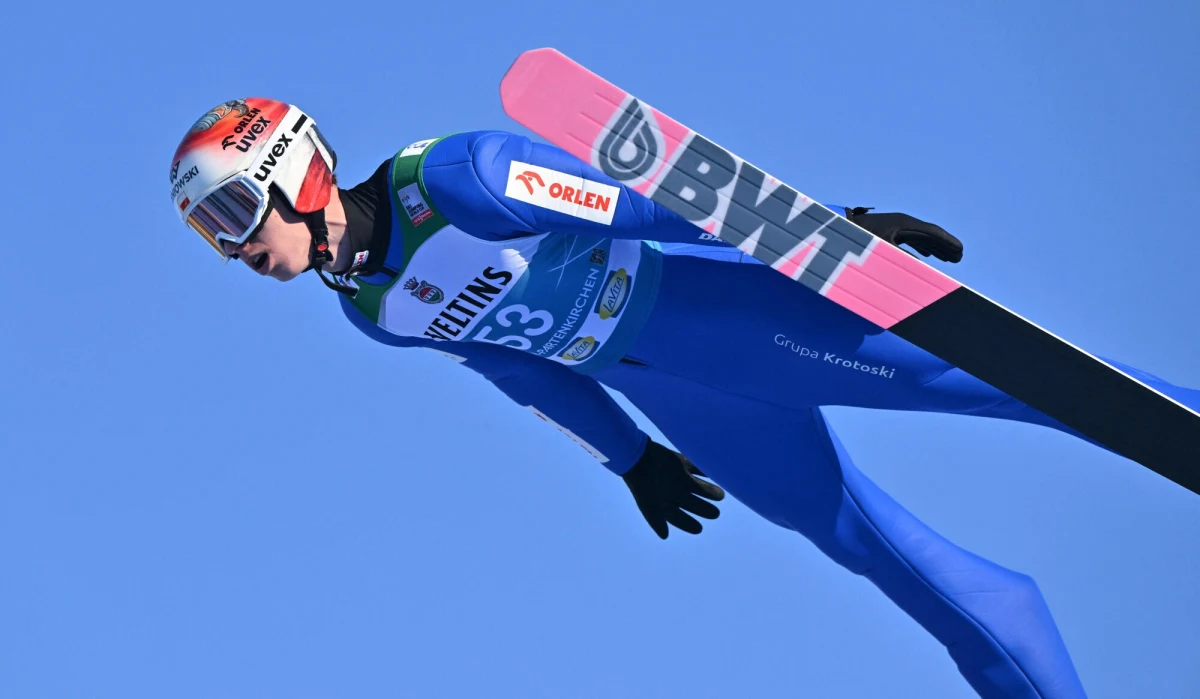 ​Reprezentanci Polski w komplecie awansowali do drugiego konkursu Turnieju Czterech Skoczni w Garmisch-Partenkirchen. Kwalifikacje wygrał Austriak Jan Hoerl, a pozostałe miejsca na podium zajęli jego rodacy - Daniel Tschofenig i Michael Hayboeck.