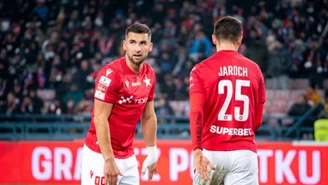 Mecz Wisły został natychmiast przerwany. Sędzia nie miał wyjścia widząc, co dzieje się na trybunach