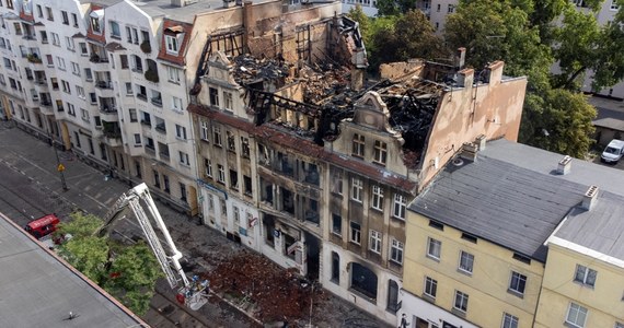 W połowie roku mają być gotowe ekspertyzy biegłych dotyczące przyczyn i przebiegu tragicznego pożaru, który wybuchł w sierpniu w kamienicy przy ul. Kraszewskiego w Poznaniu. W akcji gaśniczej zginęło dwóch strażaków, a jedenastu zostało rannych.