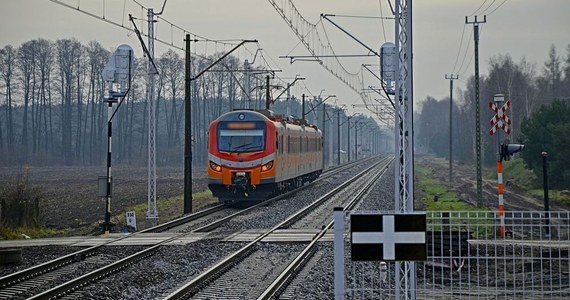 We wtorek wieczorem ewakuowano pasażerów pociągu relacji Przemyśl - Zielona Góra. Z powodu awarii lokomotywy skład zatrzymał się w Przyworach na Opolszczyźnie.