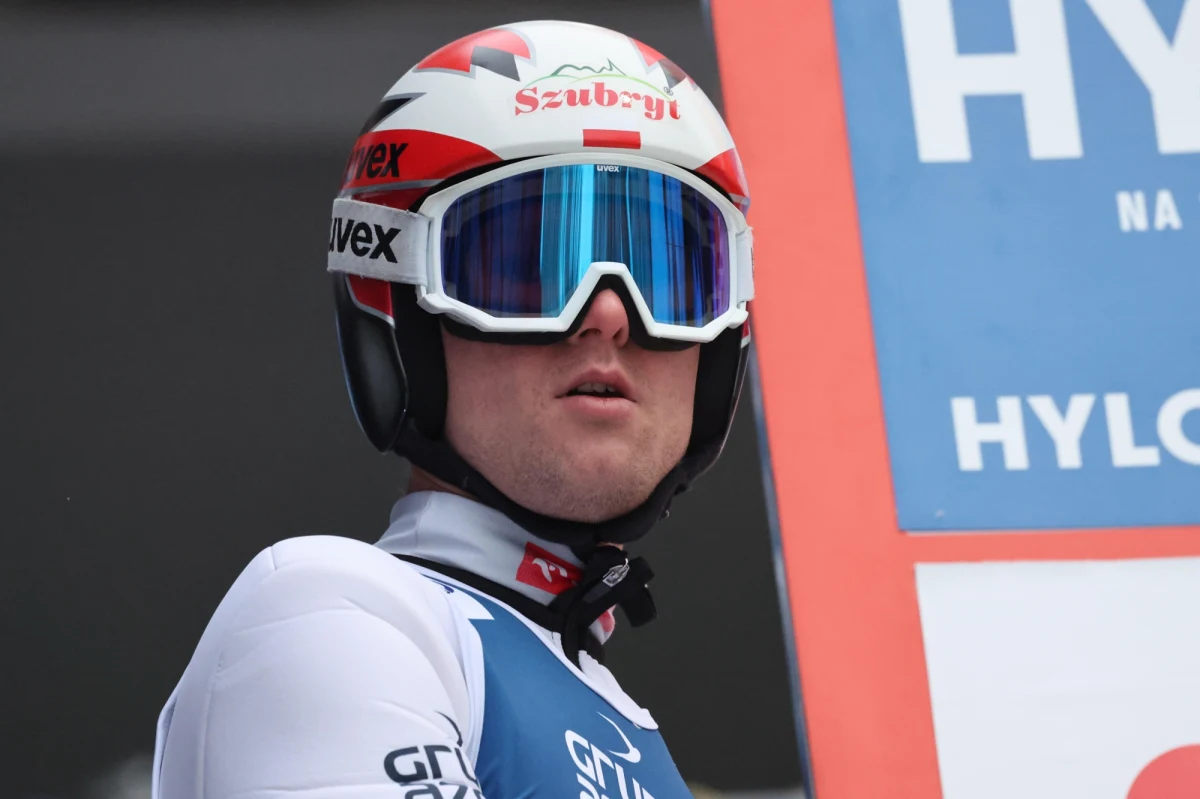 Andrzej Stękała dokonał coming outu. Polski skoczek narciarski poinformował o tym w poruszającym wpisie w mediach społecznościowych. "Jestem gejem. Przez lata ukrywałem to przed światem" – napisał. Przekazał także smutną informację - w listopadzie zmarł jego partner. 