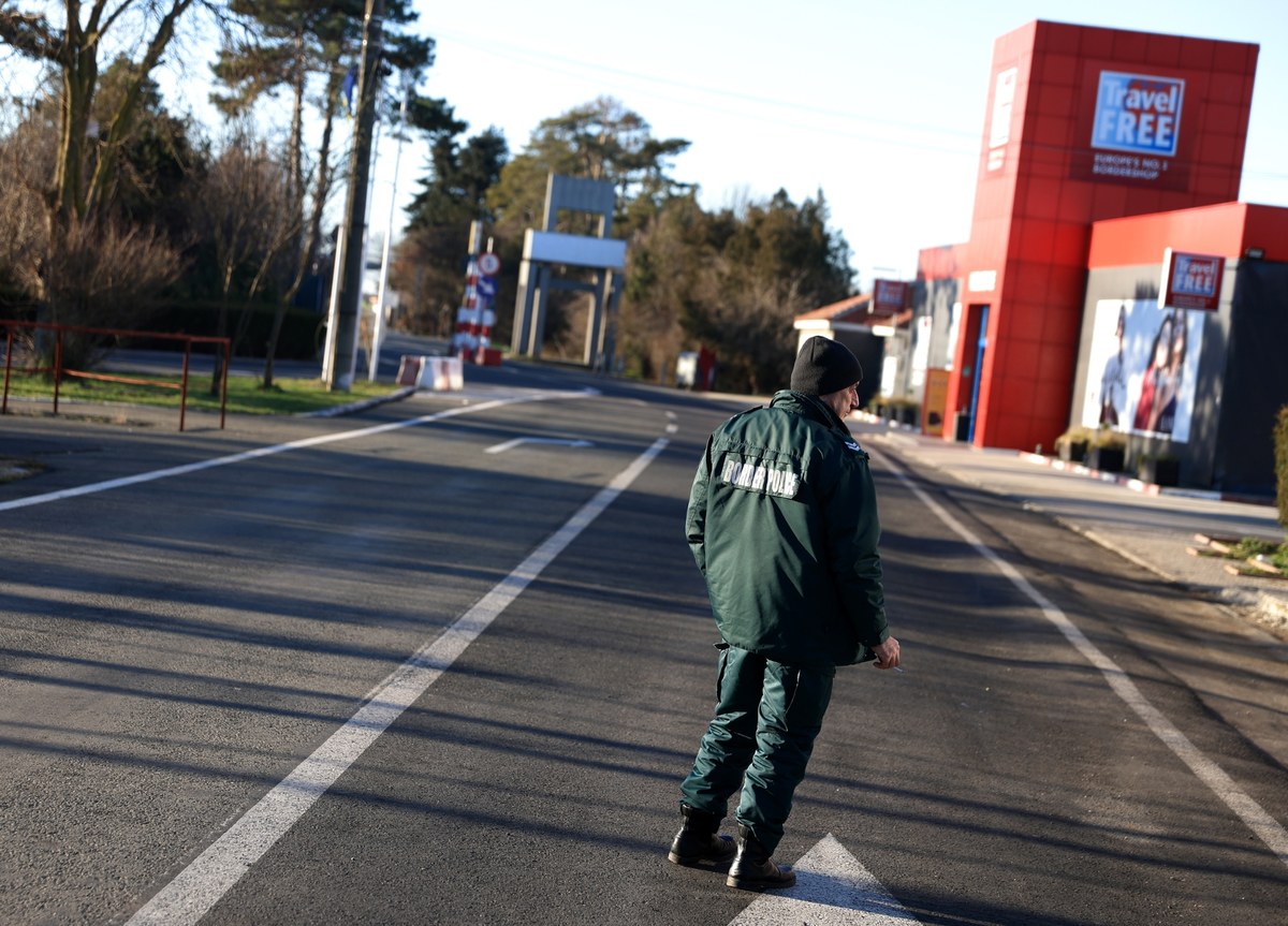 1 stycznia 2025 roku zniesiona została kontrola na granicach lądowych z Bułgarią i Rumunią. Oba kraje starały się o wejście do pełnej strefy Schengen od chwili przystąpienia do UE w 2007 roku.