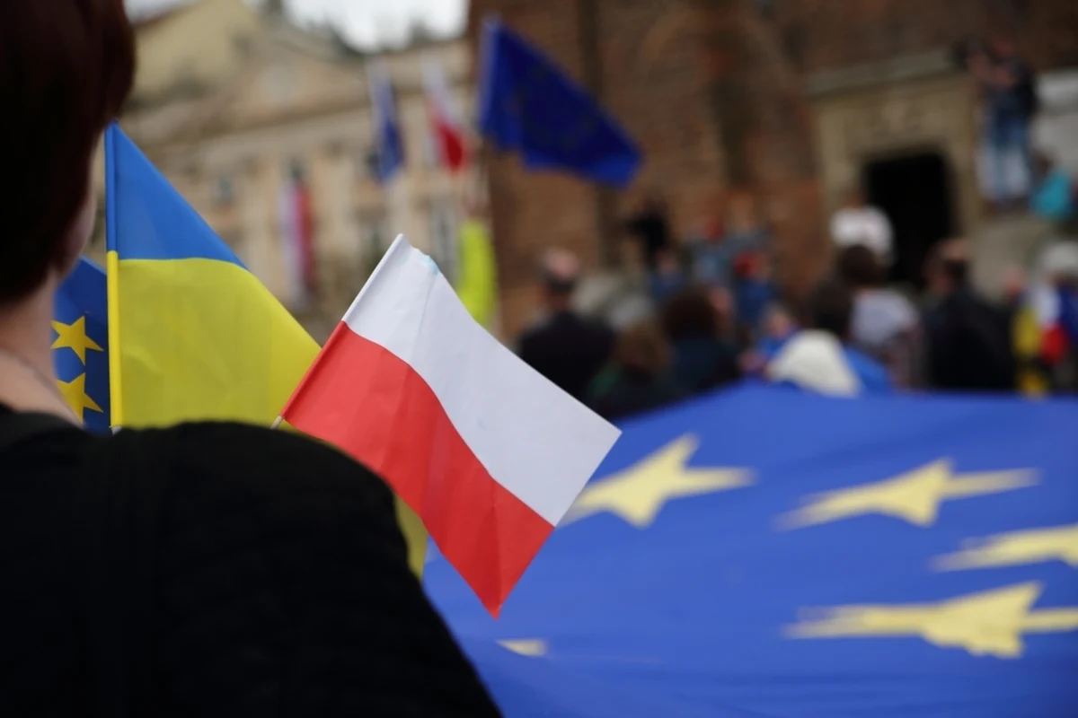 Polska przejęła dziś od Węgier rotacyjne, półroczne przewodnictwo w Radzie Unii Europejskiej. Wielkie nadzieje z polskim liderowaniem unijnej instytucji wiążą Ukraińcy, którzy mówią wprost - liczymy na stanowczą postawę, zdecydowanie i większą pomoc wojskową.