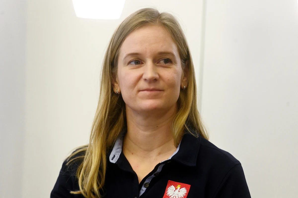 Gdy pytamy sportowców o początki ich karier i o to, dlaczego obrali w życiu właśnie taką drogę, zazwyczaj słyszymy o: wsparciu bliskich, treningach od bardzo młodego wieku i żelaznej konsekwencji w dążeniu do celu. Cezary Dziwiszek z redakcji sportowej RMF FM od naszej windsurferki, olimpijki z Paryża Mai Dziarnowskiej usłyszał trochę inną historię. Taką, która wcale nie musiała zaprowadzić sportsmenki do miejsca, w którym jest teraz.