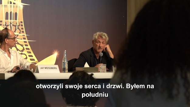 - Jak świat wie, Polska, zarówno rząd, jak i ludzi, otworzyli swoje serca i drzwi.
Odwiedziłem południe waszego kraju, co było pięknym doświadczeniem. Mieliśmy świetnych partnerów z Polski, z którymi kontynuujemy współpracę - mówi dziennikarzowi Interii Sean Penn.
