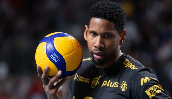 Szpilka w Leona, włoski gigant prosto z mostu. "Ogranicza potencjał grupy"