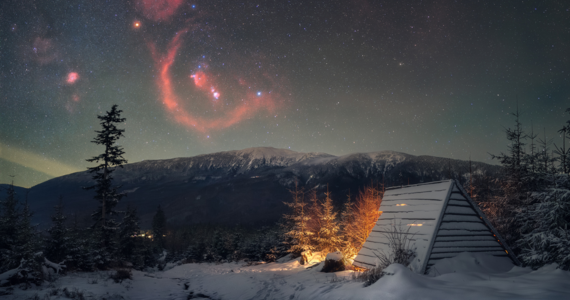 Włodzimierz Bubak został kolejnym Polakiem, którego zdjęcie zostało wybrane Astronomy Picture of the Day, czyli zdjęciem dnia NASA. Fotografia przedstawiająca wschód Oriona nad Babią Górą została zrobiona w noc przesilenia zimowego. 