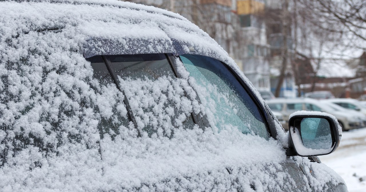 Śnieg na aucie. Policja może wystawić choćby 3000 zł mandatu