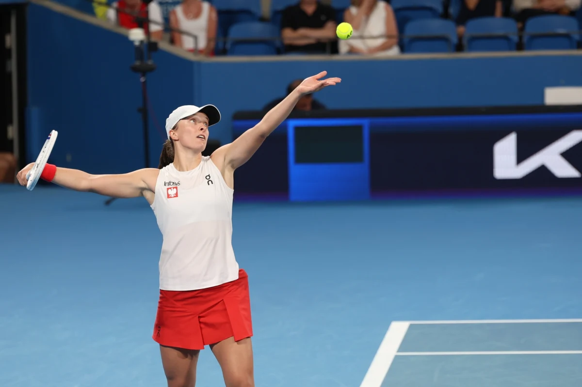 Hubert Hurkacz pokonał w pierwszym pojedynku Billy'ego Harrisa 7:6 (7-3), 7:5 i dał reprezentacji Polski prowadzenie w meczu z Wielką Brytanią w ćwierćfinale tenisowego turnieju drużyn mieszanych United Cup w Sydney. W kolejnym meczu Iga Świątek po bardzo zaciętym spotkaniu pokonała Katie Boulter. Wygrał także nasz mikst i Polska awansowała do półfinału. W nim zmierzymy się z Kazachstanem.  