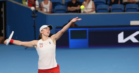 Hubert Hurkacz pokonał w pierwszym pojedynku Billy'ego Harrisa 7:6 (7-3), 7:5 i dał reprezentacji Polski prowadzenie w meczu z Wielką Brytanią w ćwierćfinale tenisowego turnieju drużyn mieszanych United Cup w Sydney. W kolejnym meczu Iga Świątek po bardzo zaciętym spotkaniu pokonała Katie Boulter. Wygrał także nasz mikst i Polska awansowała do półfinału. W nim zmierzymy się z Kazachstanem.  