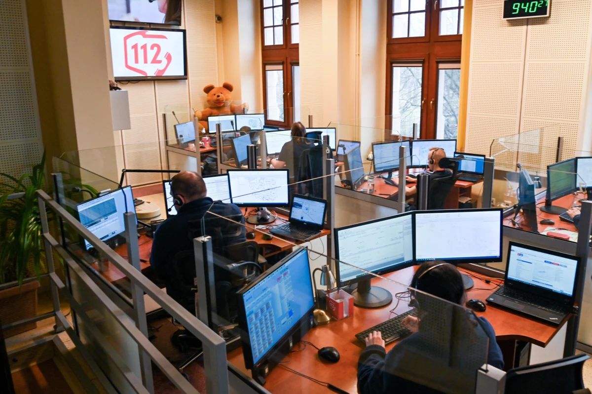 Kolejna awaria w Centrum Powiadamiania Ratunkowego 112. Jak dowiedział się reporter RMF FM, rano dochodziło do przypadków wylogowywania się systemu i zawieszania stanowisk. 