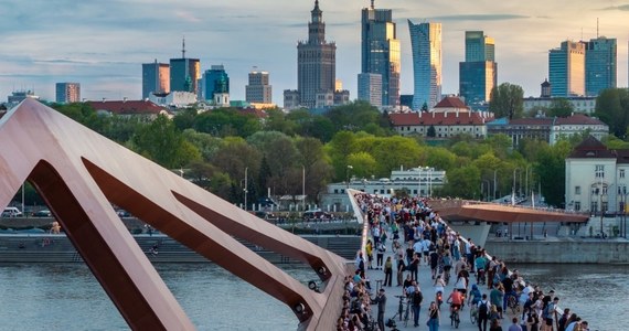 Wielu Polaków wciąż marzy o wyprowadzce do innego kraju. Najchętniej wybieramy Hiszpanię jako ostateczny cel podróży i docelowe miejsce zamieszkania. Międzynarodowe badanie sieci Iris wskazuje stan zadowolenia z mieszkania we własnym kraju u przedstawicieli 17 nacji. Jak na tym tle wypadają Polacy?