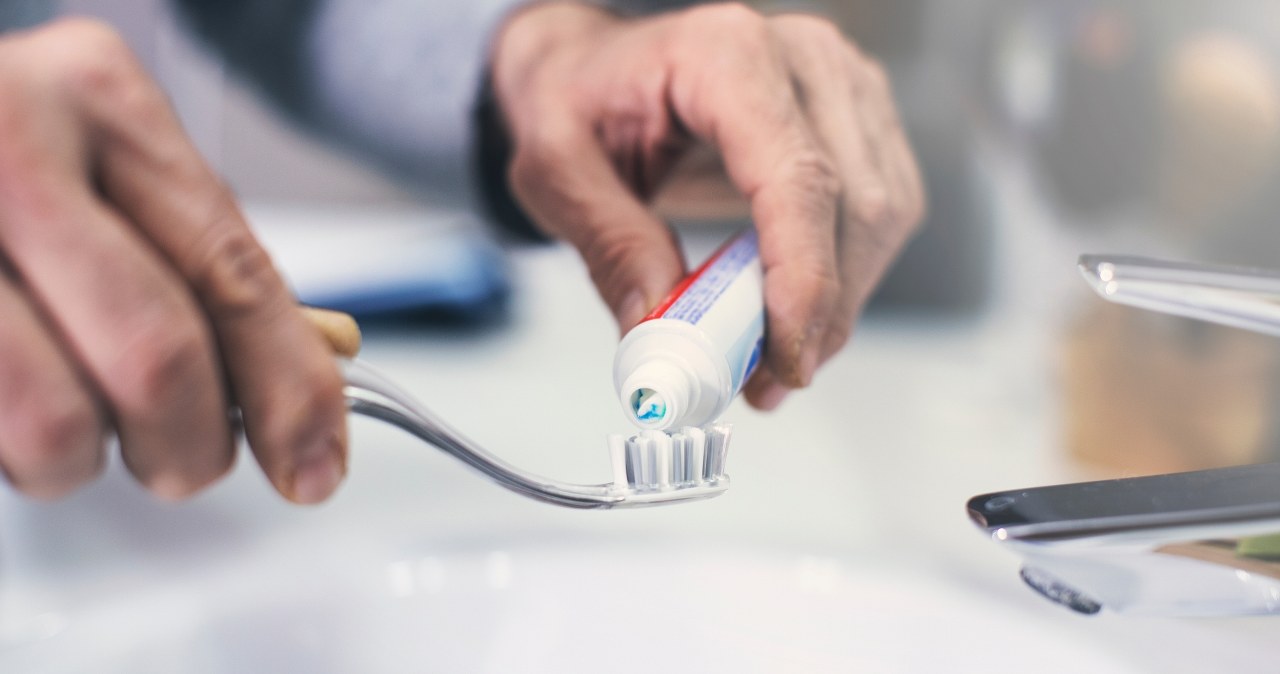 Mył zęby, wylądował w szpitalu. To mogło spotkać każdego