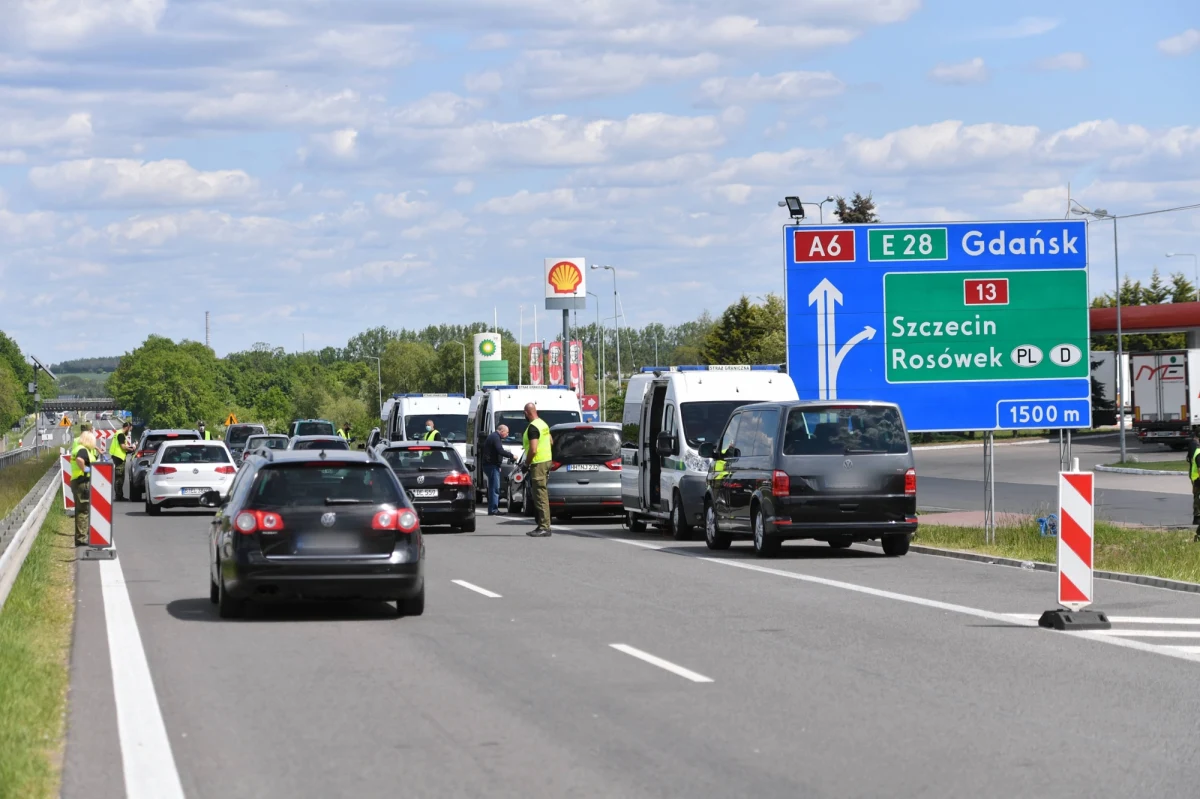 W piątek do południa polsko-niemieckie przejście graniczne Kołbaskowo - Pomellen było zamknięte po tym, jak ciężarówka wpadła w poślizg i zablokowała jezdnię.
