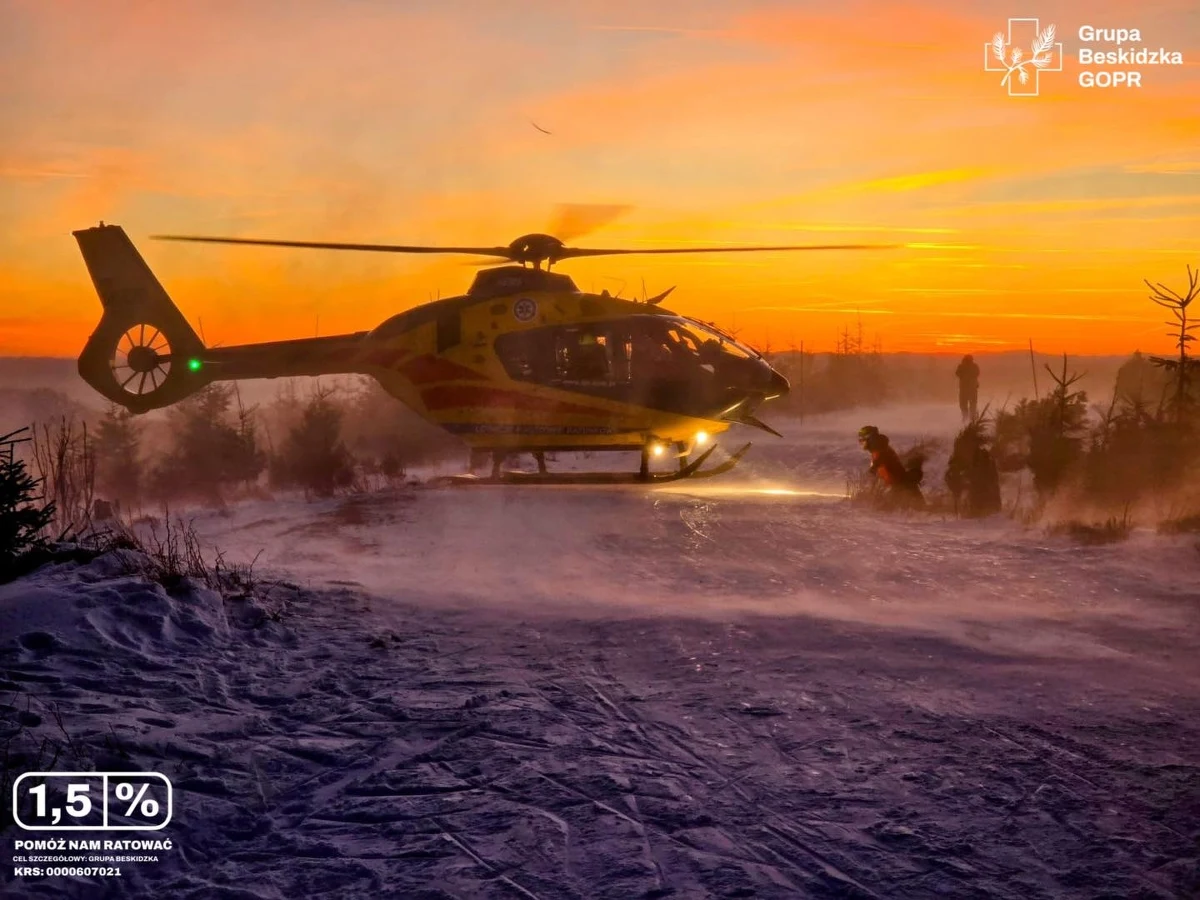 Sylwestrowa noc była niezwykle trudna dla ratowników GOPR w Beskidach. Zgłoszenia spływały jedno za drugim. Najtrudniejsza akcja zaczęła się godzinę po przywitaniu Nowego Roku. 14 ratowników ruszyło z psami tropiącymi na poszukiwania 33-letniego turysty na Czarnym Groniu. Znaleziono go nad ranem - pijanego, z urazem głowy.