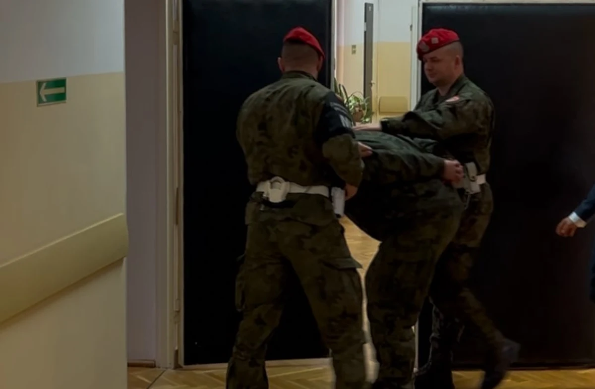 Wojskowy sąd garnizonowy w Olsztynie zdecydował o trzymiesięcznym areszcie dla 25-letniego Daniela H. - żołnierza, który w Nowy Rok strzelał do cywilnego auta w Mielniku na Podlasiu. W samochodzie jechała 13-latka i jej ojciec.