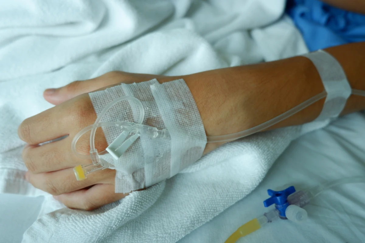 Mężczyzna, który miał włożyć ośmioletnie dziecko do gorącej wody, trzy najbliższe miesiące spędzi w areszcie. Decyzję w tej sprawie zakomunikowała w piątek Prokuratura Okręgowa w Koszalinie. Chłopiec trafił do szpitala z oparzeniami rąk i nóg.