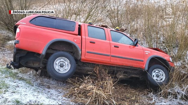 Potężne burze śnieżne na północy i ślizgawka na  południu. Dla kierowców szykuje się ciężki weekend na drogach. Już tej nocy doszło do wielu wypadków. Policja apeluje, by zdjąć nogę z gazu, a w górach mieć ze sobą łańcuchy, bo śniegu jeszcze dosypie. Dla ''Wydarzeń'' Magdalena Hykawy.