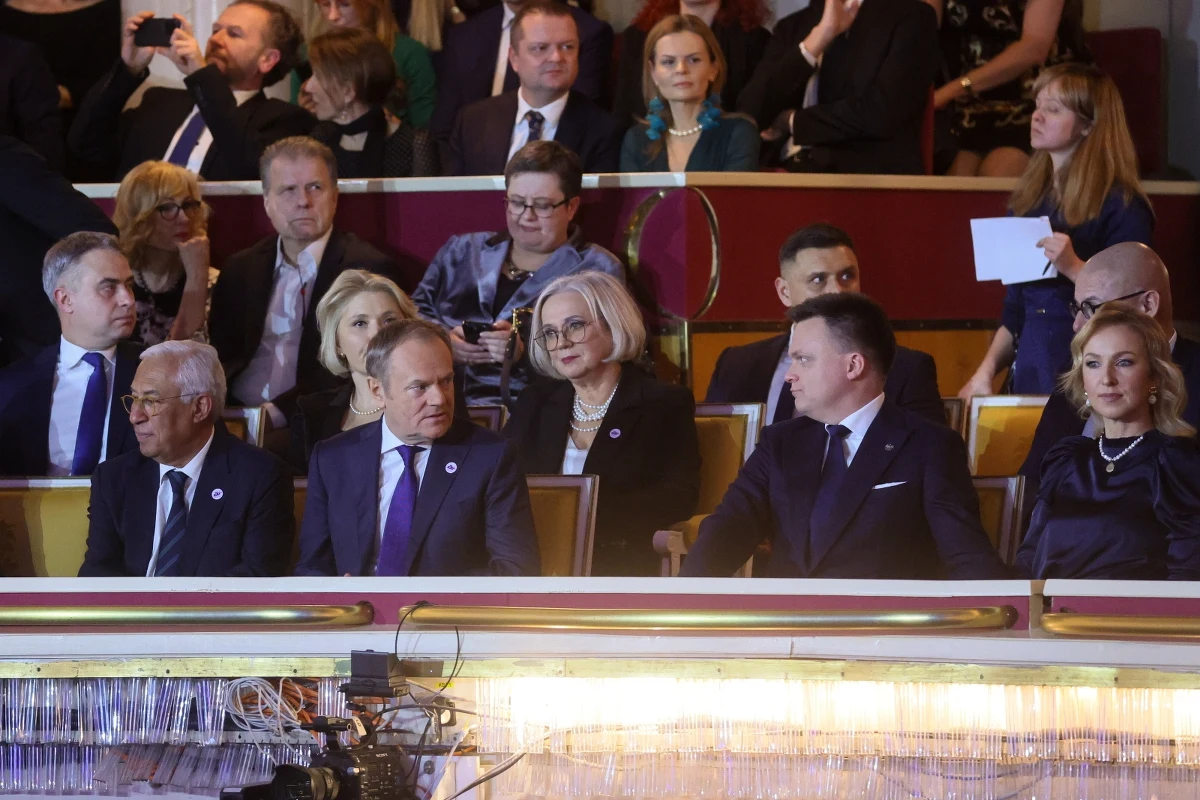 "Słowo 'solidarność' znaczy dziś więcej niż kiedykolwiek w historii powojennej Europy" - powiedział premier Donald Tusk podczas inauguracji polskiej prezydencji w Radzie UE. Uroczystość odbyła się w Teatrze Wielkim - Operze Narodowej w Warszawie. Obecny był m.in. szef Rady Europejskiej Antonio Costa, polskie posłanki i posłowie, marszałek Senatu Małgorzata Kidawa-Błońska, marszałek Sejmu Szymon Hołownia czy były prezydent RP Bronisław Komorowski. Prezydent Andrzej Duda nie pojawił się na uroczystości. Reprezentował go doradca, Wojciech Gerwel.