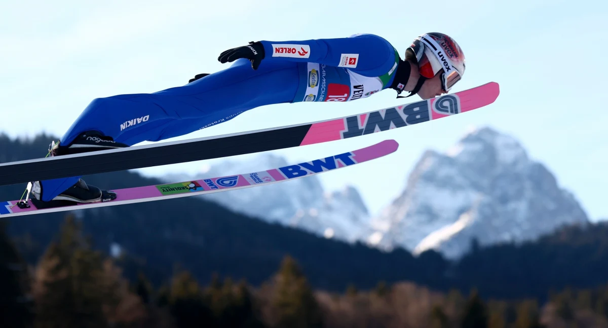 Trudne zadanie czeka Polaków w sobotnim konkursie Turnieju Czterech Skoczni w Innsbrucku. Paweł Wąsek, Jakub Wolny, Aleksander Zniszczoł, Dawid Kubacki i Piotr Żyła w pierwszej serii, rozgrywanej systemem KO, zmierzą się z wymagającymi rywalami.