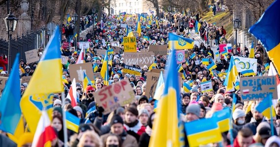 Rośnie liczba Ukraińców gotowych do ustępstw terytorialnych w zamian za pokój w wojnie z Rosją. Jak wynika z sondażu Kijowskiego Międzynarodowego Instytutu Socjologii, zgodę na oddanie zajętych przez armię Putina terytoriów dopuszcza teraz 38 proc. badanych.