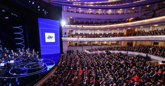 "Żałosna i dziecinna" - tak szef węgierskiego MSZ nazywa decyzję Radosława Sikorskiego o niezaproszeniu ambasadora Węgier na wczorajsze uroczystości w Warszawie. Wcześniej polskie MSZ poinformowało, że uroczysta inauguracja polskiej prezydencji w Radzie Unii Europejskiej odbędzie się bez jego udziału.