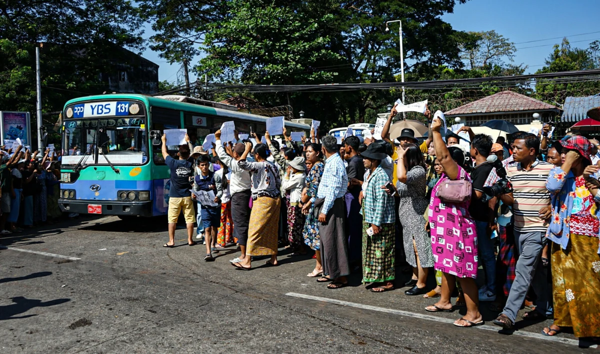 ​Wojskowa junta, która od blisko czterech lat rządzi Birmą, wypuściła w sobotę z więzień ponad 6 tys. osób - poinformowała agencja Associated Press. Prawdopodobnie nie ma wśród nich wieloletniej działaczki opozycji, a zarazem przedstawicielki birmańskich władz Aung San Suu Kyi.