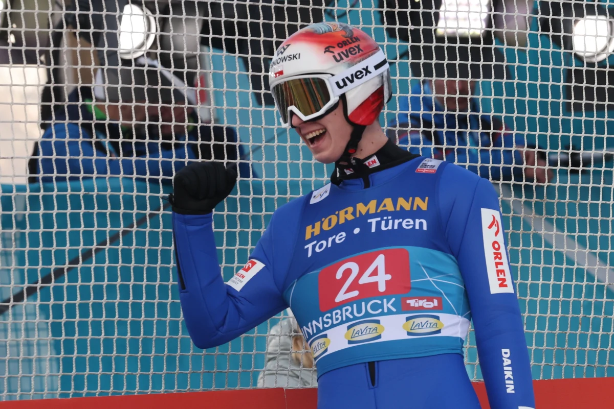 Paweł Wąsek był piąty w trzecim konkursie narciarskiego Turnieju Czterech Skoczni w Innsbrucku. To jego najlepszy wynik w karierze i najwyższa pozycja Polaka w tym sezonie. Wygrał Austriak Stefan Kraft, który objął prowadzenie w imprezie, przed swoimi rodakami Janem Hoerlem i Danielem Tschofenigem.