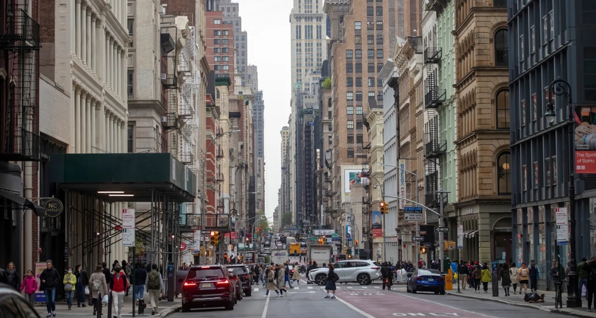 Od niedzieli wzrastają opłaty za wjazd przez mosty i tunele do Nowego Jorku. Kierowców udających się poniżej 60. ulicy na Manhattanie kosztować to będzie dodatkowo 9 dolarów, a w przypadku dużych samochodów łącznie ponad 150 dolarów.
