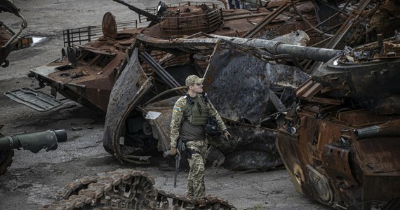 Rosjanie używają w Ukrainie mniej pojazdów opancerzonych. Chcą zaoszczędzić sprzęt, ponieważ kończą im się zapasy z czasów sowieckich. Przy obecnym tempie strat rosyjska armia wyczerpie te zasoby przed końcem 2026 r. - informuje w najnowszym raporcie amerykański think tank Instytut Studiów nad Wojną (ISW).