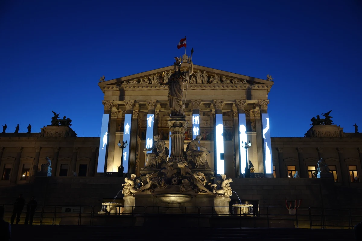 Po rezygnacji kanclerza Karla Nehammera rosną szanse lidera Austriackiej Partii Wolności (FPOe) Herberta Kickla na objęcie urzędu kanclerza. Nowy lider Austriackiej Partii Ludowej (OeVP) Christian Stocker oświadczył w niedzielę, że spodziewa się, iż Kickl otrzyma misję stworzenia rządu. Prezydent Austrii Alexander Van der Bellen poinformował w niedzielę, że na poniedziałkowe przedpołudnie zaprosił go na spotkanie.