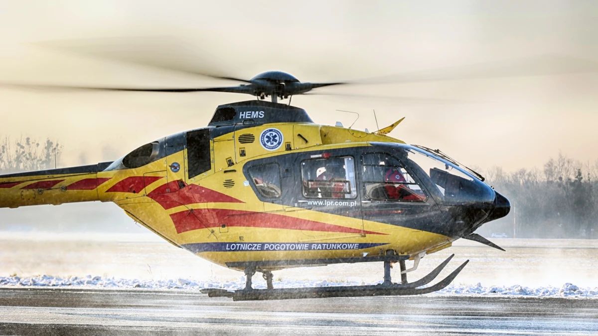 Tragiczny finał zimowego kuligu w Myśliborzu w powiecie opoczyńskim w Łódzkiem. 25-letni mężczyzna uderzył w drzewo i zginął na miejscu.