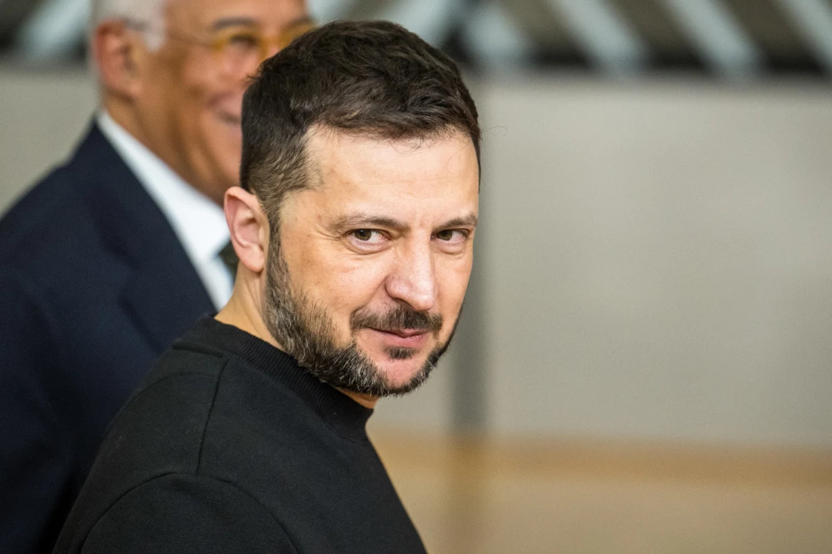 "Mamy uzgodnione dwustronne gwarancje bezpieczeństwa z kilkoma krajami, finansowanie, wsparcie naszych sił zbrojnych, kwestie obronne i humanitarne, rozminowywanie, co jest bardzo ważne (...) Ale to nie wystarczy, aby zapobiec kolejnej agresji ze strony Putina" - powiedział prezydent Ukrainy Wołodymyr Zełenski, który udzielił wywiadu amerykańskiemu podcasterowi Lexowi Fridmanowi.