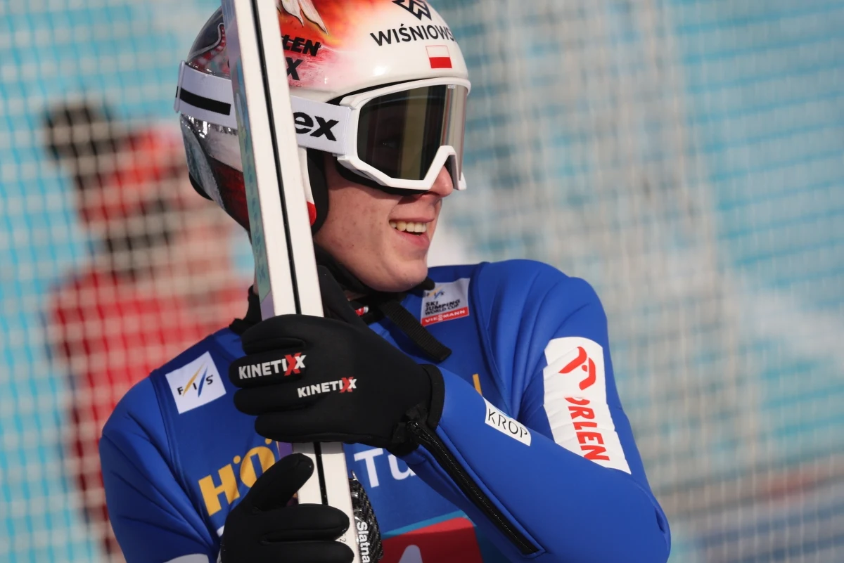 Między trójką Austriaków najpewniej rozstrzygnie się walka o "Złotego Orła" 73. Turnieju Czterech Skoczni. W poniedziałek w konkursie w austriackim Bischofshofen rywalizować będzie czterech Polaków, z będącym w wysokiej formie Pawłem Wąskiem na czele.