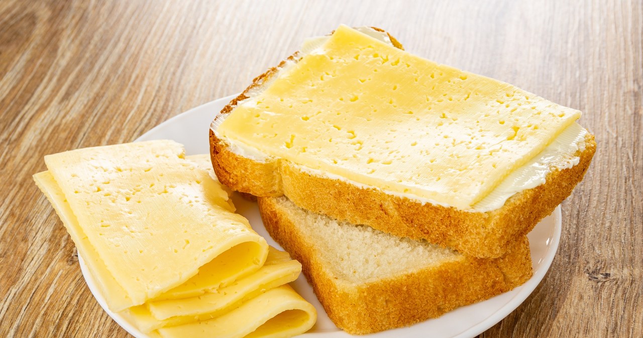 Ulubiony dodatek na kanapki. Zawiera dużo tłuszczu, podnosi ciśnienie, szkodzi cerze