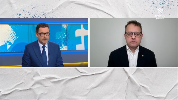 Były wiceminister sprawiedliwości Marcin Romanowski wymijająco odpowiadał na pytania, czy kolejne osoby z obozu dawnej Zjednoczonej Prawicy również zamierzają ubiegać się o międzynarodową pomoc prawną (azyl) nad Dunajem. - Nawet jakbym o tym wiedział to przecież ujawniając taką informację pomagałbym przestępcom z prokuratury i ministerstw w Polsce, co byłoby oczywistą zbrodnią - przekonywał. Marcin Romanowski nie chciał też ujawnić, czy po swoim wyjeździe na Węgry spotkał się z premierem Wiktorem Orbanem. W rozmowie pojawiła się także kwestia niespójności w postępowaniu Romanowskiego - poseł PiS wielokrotnie zarzucał rządowi w Polsce, a także wymiarowi sprawiedliwości "łamanie prawa" oraz "niepraworządność". Z tego powodu wyjechał także nad Dunaj, gdyż - jak przekonywał w wywiadach - nad Wisłą "nie mógłby liczyć na uczciwy proces". Mimo to poseł PiS respektuje wyrok Sądu Rejonowego dla Warszawy-Mokotowa, który uznał, że jego lipcowe zatrzymanie było nielegalne. - Mamy do czynienia z pewnym miksem. Nie wszystkie decyzje w państwie bezprawia są bezprawne - powiedział Marcin Romanowski. I zapowiedział, że nadal będzie domagał się 200 tysięcy zadośćuczynienia, które zamierza przekazać na straż pożarną. - Sprawa będzie miała dalszy bieg - dodał. Na koniec Grzegorz Kępka zapytał swojego gościa o ciężar zarzutów, które spoczywają na pośle PiS - według śledczych miał dopuścić się 11 przestępstw (w tym o udział w zorganizowanej grupie przestępczej), za które grozi 25 lat więzienia. Jednym z dowodów mają być taśmy z 50 godzinami nagrań z wiceministrem sprawiedliwości. - Nie mam pewności czy te taśmy nie są zmontowane. Zarzuty są tak absurdalne, że w przypadku dwóch złożyłem powiadomienie o możliwości fałszowania dowodów - powiedział Romanowski. - Każdy dzień tutaj utwierdza mnie w tym, że postąpiłem dobrze, bo mogę atakować i bronić praworządności - dodał.