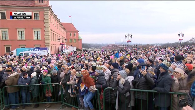 To jedno z najstarszych świąt chrześcijańskich. Uroczystość Objawienia Pańskiego, czyli Trzech Króli. Z tej okazji coraz więcej miast organizuje orszaki trzech króli. Sprawdziliśmy, jak świętują mieszkańcy Warszawy i Łodzi. W Warszawie była Magdalena Janik, a w Łodzi Agata Gwizdała.