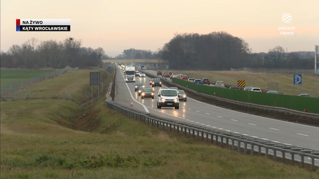 Okres świąteczno- noworoczny dobiega końca, a że kalendarz ułożył się korzystnie dla lubiących odpoczywać od pracy, to dopiero dziś wielu wraca albo wracać będzie. Dla ''Wydarzeń'' Agata Todorow.