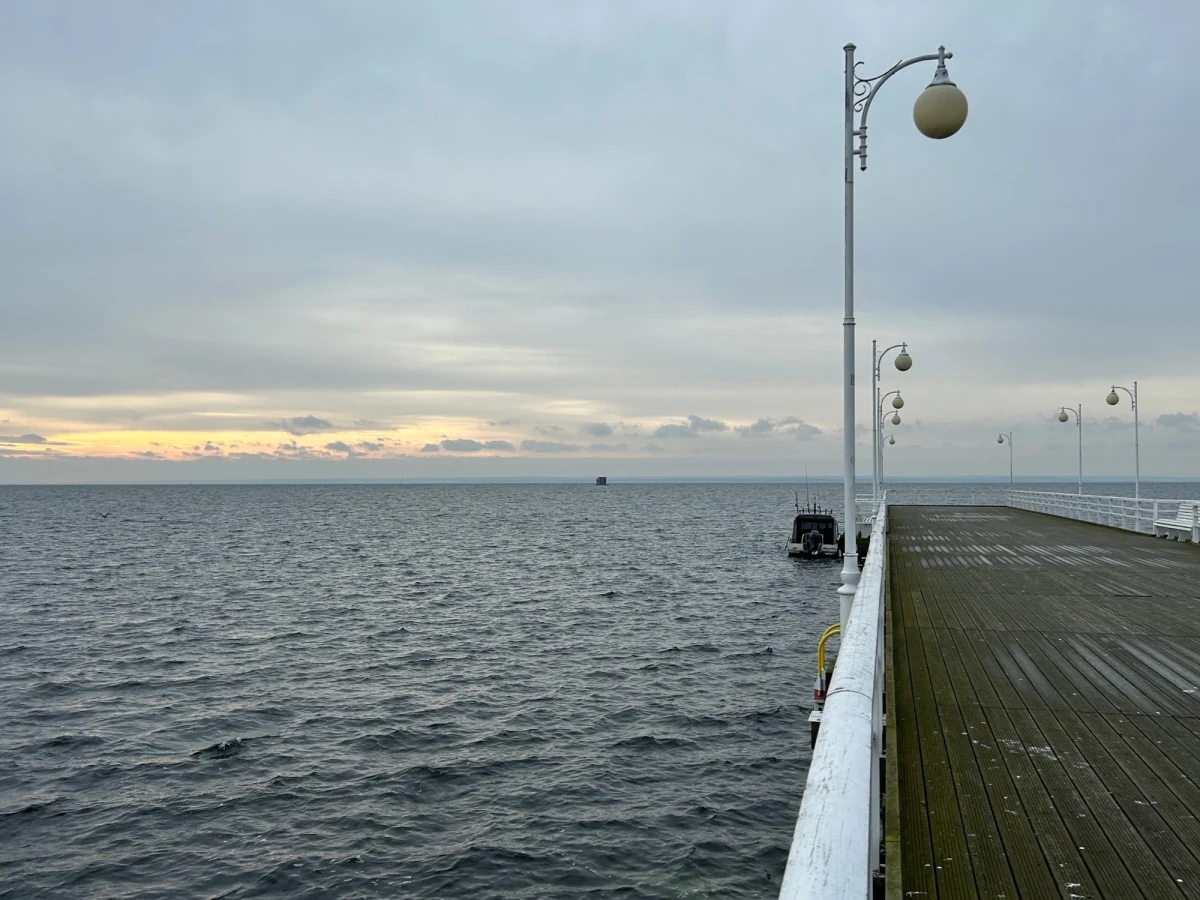 Mija rok od wystawienia na sprzedaż za kwotę blisko 5 mln zł tzw. torpedowni w Juracie. "Podjęliśmy rozmowę z kilkoma podmiotami, przy czym z jednym podmiotem rozmowy są konkretne" - przyznaje RMF FM Paweł Wysocki, właściciel biura nieruchomości z Gdyni.