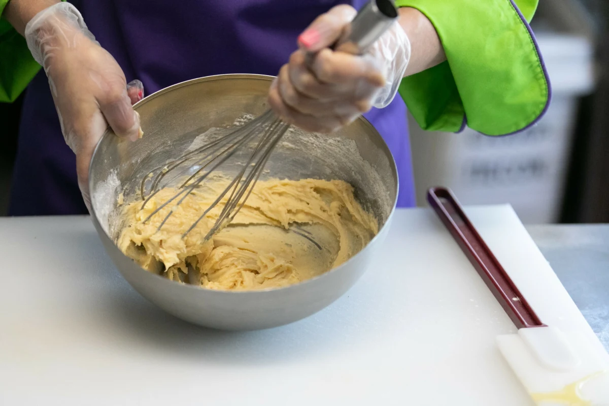 Tragiczny finał konfliktu synowej z teściową. Sześcioro członków rodziny z brazylijskiego miasta Torres, na południu kraju, zatruło się po spożyciu świątecznego ciasta, do którego wcześniej dosypano silną truciznę - arsen. Jak przekazała policja, troje z nich zmarło. Aresztowano domniemaną trucicielkę. Kobieta w ten sposób chciała pozbyć się teściowej.