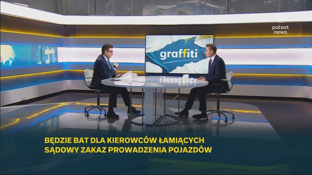 Rząd chce zaostrzyć przepisy ws. kierowców łamiących sądowy zakaz prowadzenia pojazdów. - Mamy pewien systemowy problem z tą kategorią kierowców - przyznał w Polsat News wiceminister sprawiedliwości Arkadiusz Myrcha. Przedstawił również szczegóły zmian w prawie, które mają podnieść bezpieczeństwo na polskich drogach.