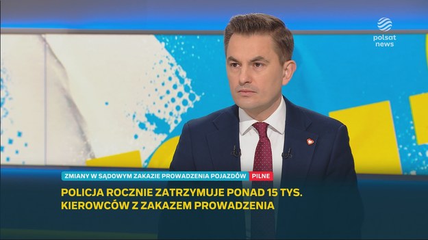 Dużym echem w sieci odbił się wpis szefa firmy InPost Rafała Brzoski, który zaapelował do rządzących o "umożliwienie wszystkim pracodawcom możliwości szybkiej weryfikacji każdego z kierowców zatrudnianych przez firmy transportowe i logistyczne".

Arkadiusz Myrcha przypomniał, że pracodawca "nie może zatrudnić w charakterze zawodowego kierowcy osoby, która popełniła przestępstwo". - Tylko dzisiaj to bazuje na oświadczeniach składanych przez danego pracownika, nie ma obowiązku składania zaświadczeń o niekaralności - wyjaśnił wiceminister sprawiedliwości.

- Przy okazji naszej nowelizacji przepisów będziemy rozważali również, żeby przy okazji najmu samochodów, składać oświadczenie o niekaralności za daną grupę przestępstw - dodał polityk.