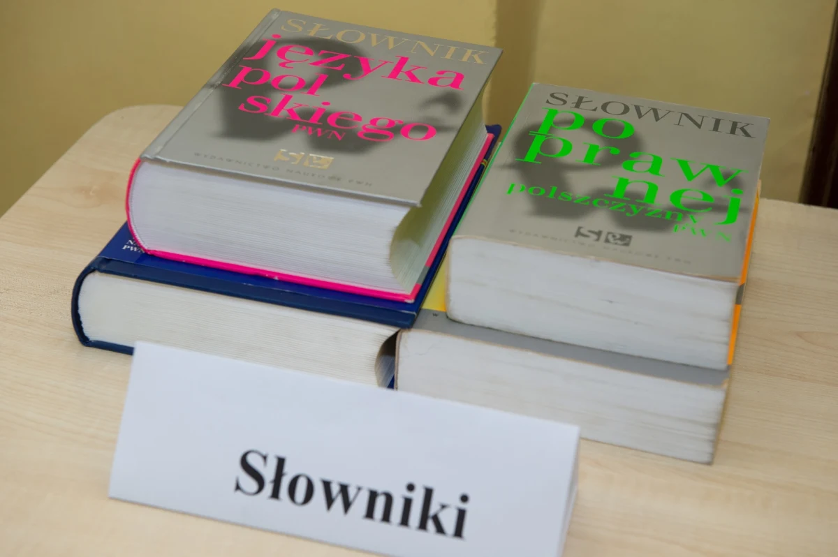 "Koalicja" - to Słowo Roku 2024 wybrane przez kapitułę plebiscytu organizowanego przez Instytut Języka Polskiego Uniwersytetu Warszawskiego. Internauci za swoje Słowo Roku uznali "sztuczną inteligencję".