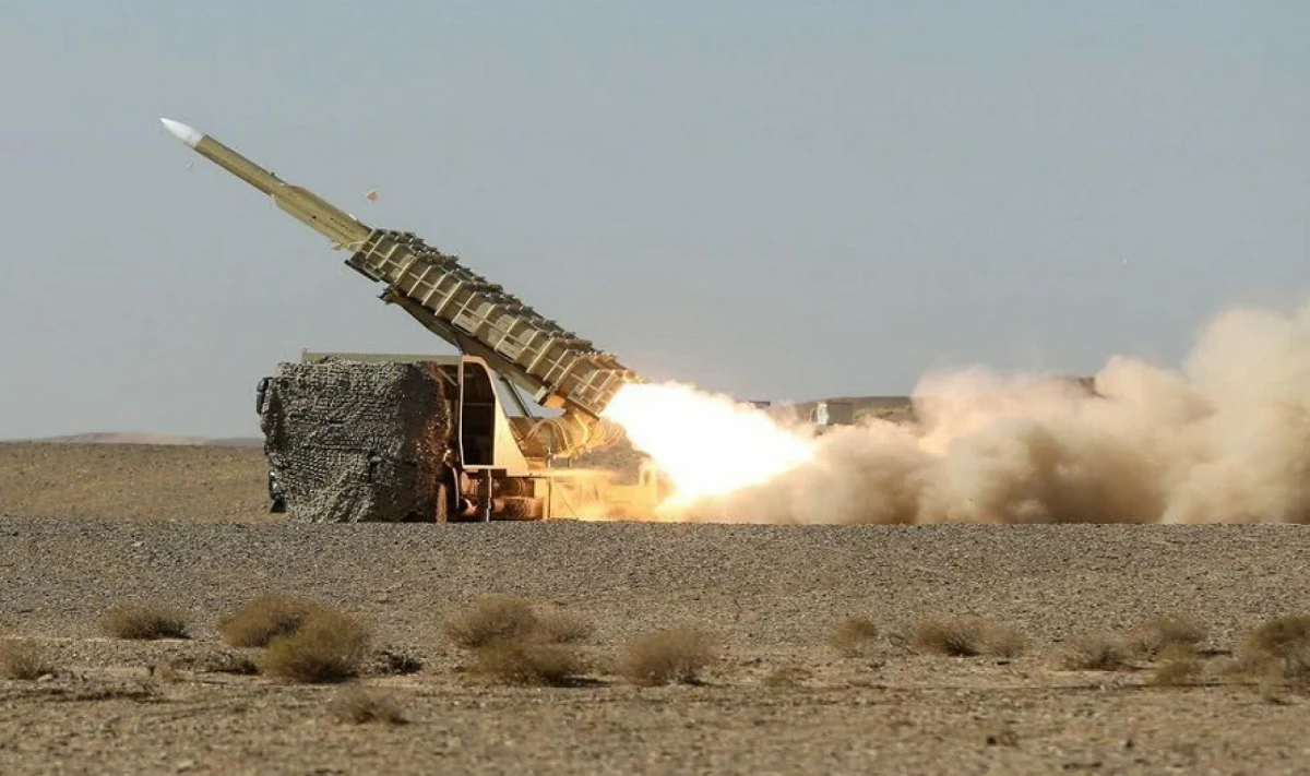 Irańskie siły zbrojne rozpoczęły we wtorek ćwiczenia obrony powietrznej wokół obiektu nuklearnego Natanz w prowincji Isfahan w środkowej części kraju. Agencja prasowa Tasnim podała, że w manewrach uczestniczą żołnierze regularnej armii i pododdziały Korpusu Strażników Rewolucji Islamskiej.