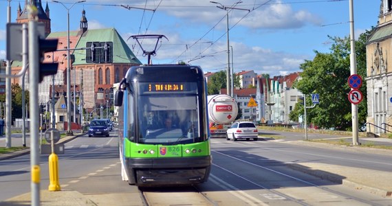 Nawet do końca tygodnia tramwaje linii 1 i 9 będą kursować objazdem. Zakład Wodociągów i Kanalizacji w Szczecinie musi naprawić usterkę wodociągu. W minioną niedzielę pękła rura przy ul. Narutowicza.