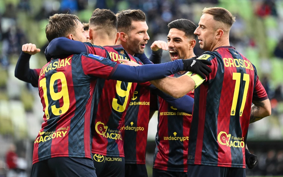 ​Prezes na urlopie, zawodnicy strajkują, bo nie dostają pensji, klub nie komentuje, a wokół Pogoni Szczecin wrze. Drużyna ma problemy finansowe, choć do końca nie wiadomo jak duże. Klub oszczędnie informuje o swojej sytuacji, a to jeszcze bardziej nakręca nerwową atmosferę wokół portowej drużyny.