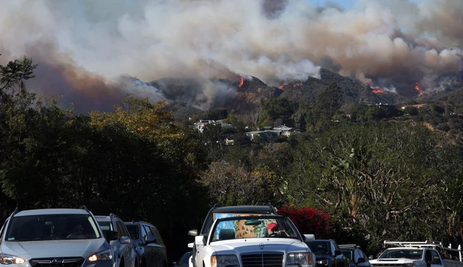 "Ekstremalne zagrożenie" tuż obok Los Angeles. Płoną setki hektarów